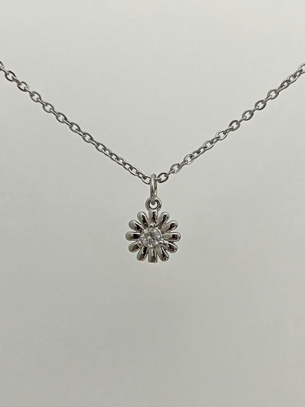 Mini Silver Daisy Necklace
