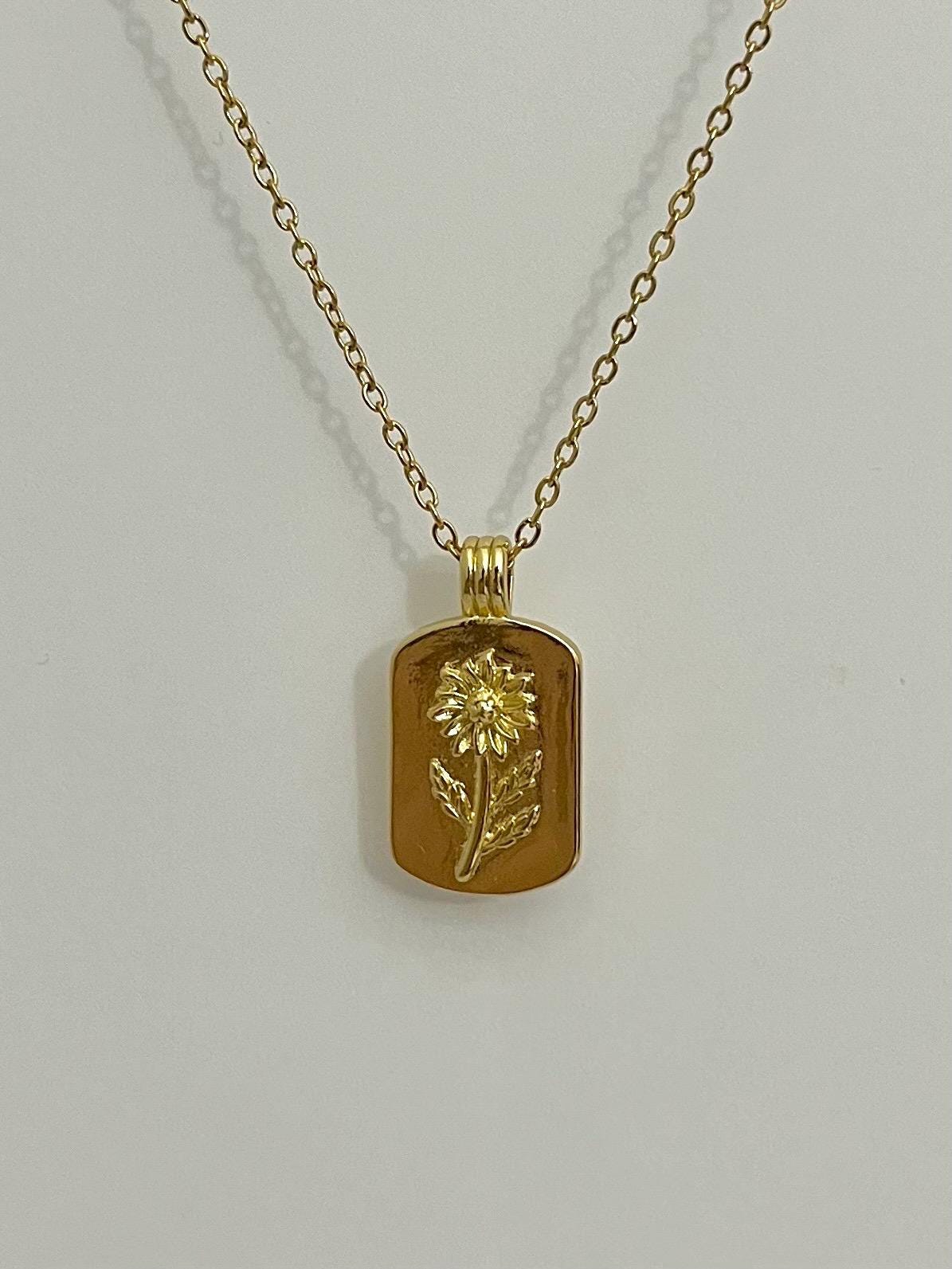Gold Daisy Pendant Necklace