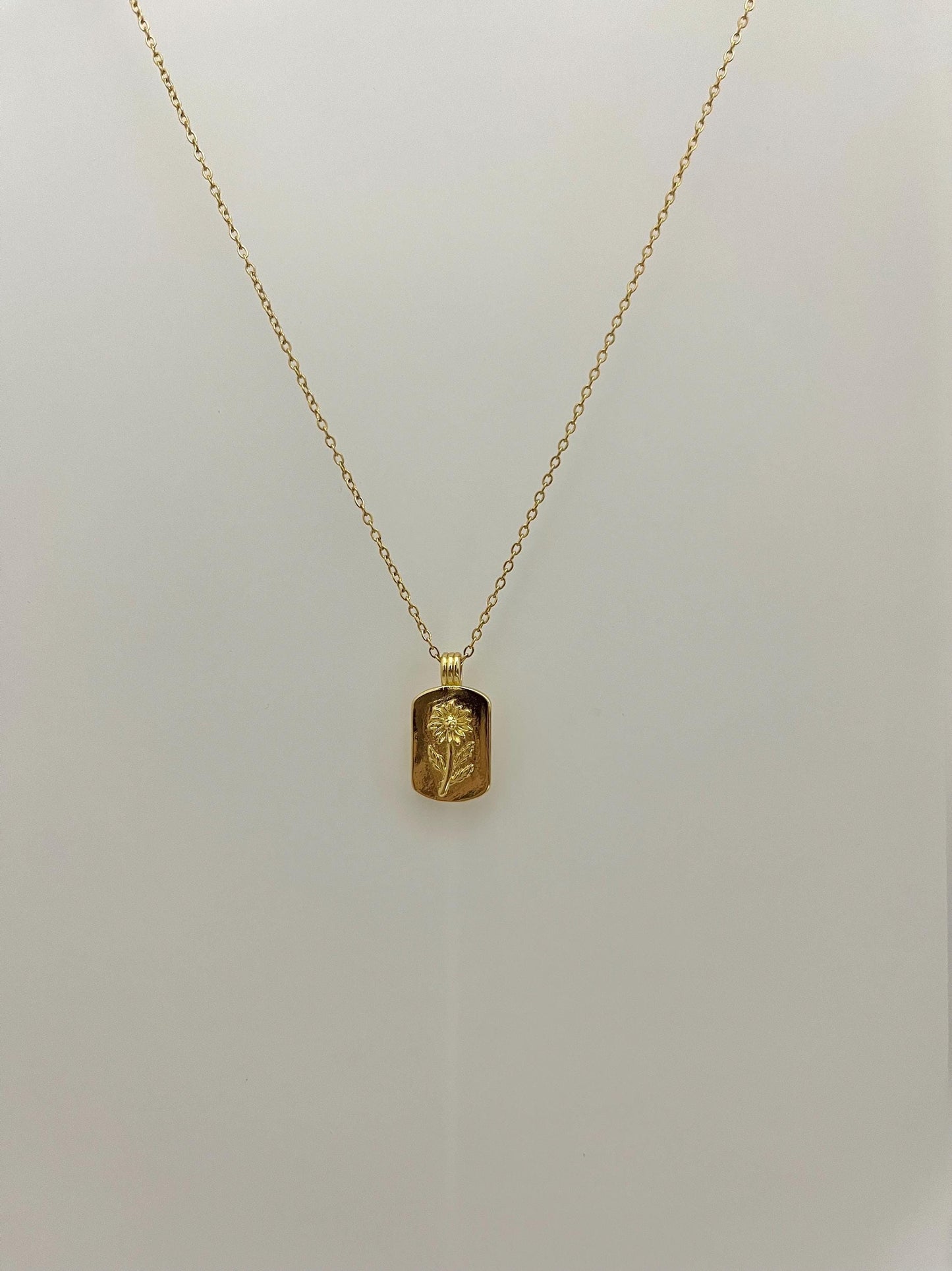 Gold Daisy Pendant Necklace