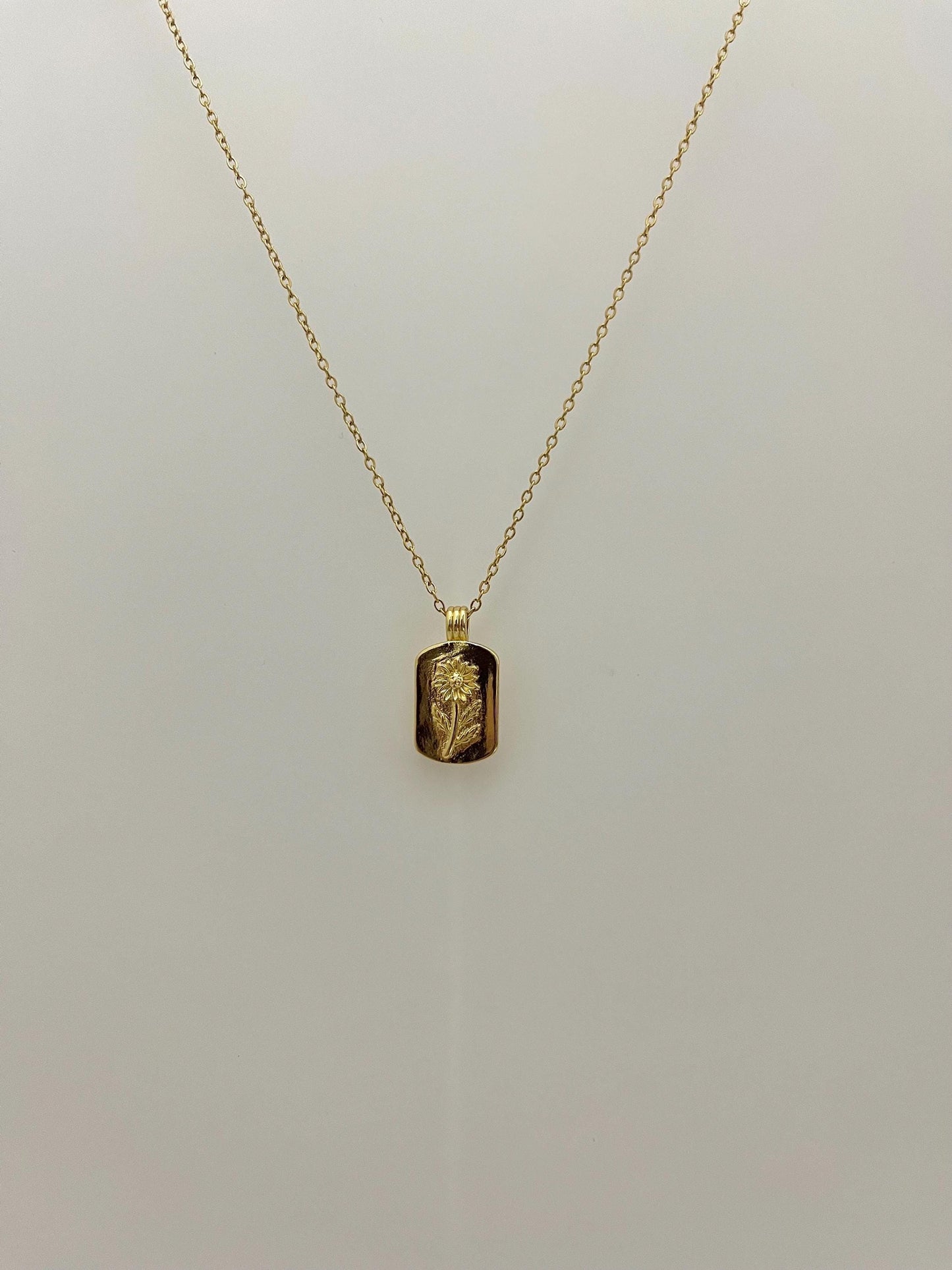 Gold Daisy Pendant Necklace