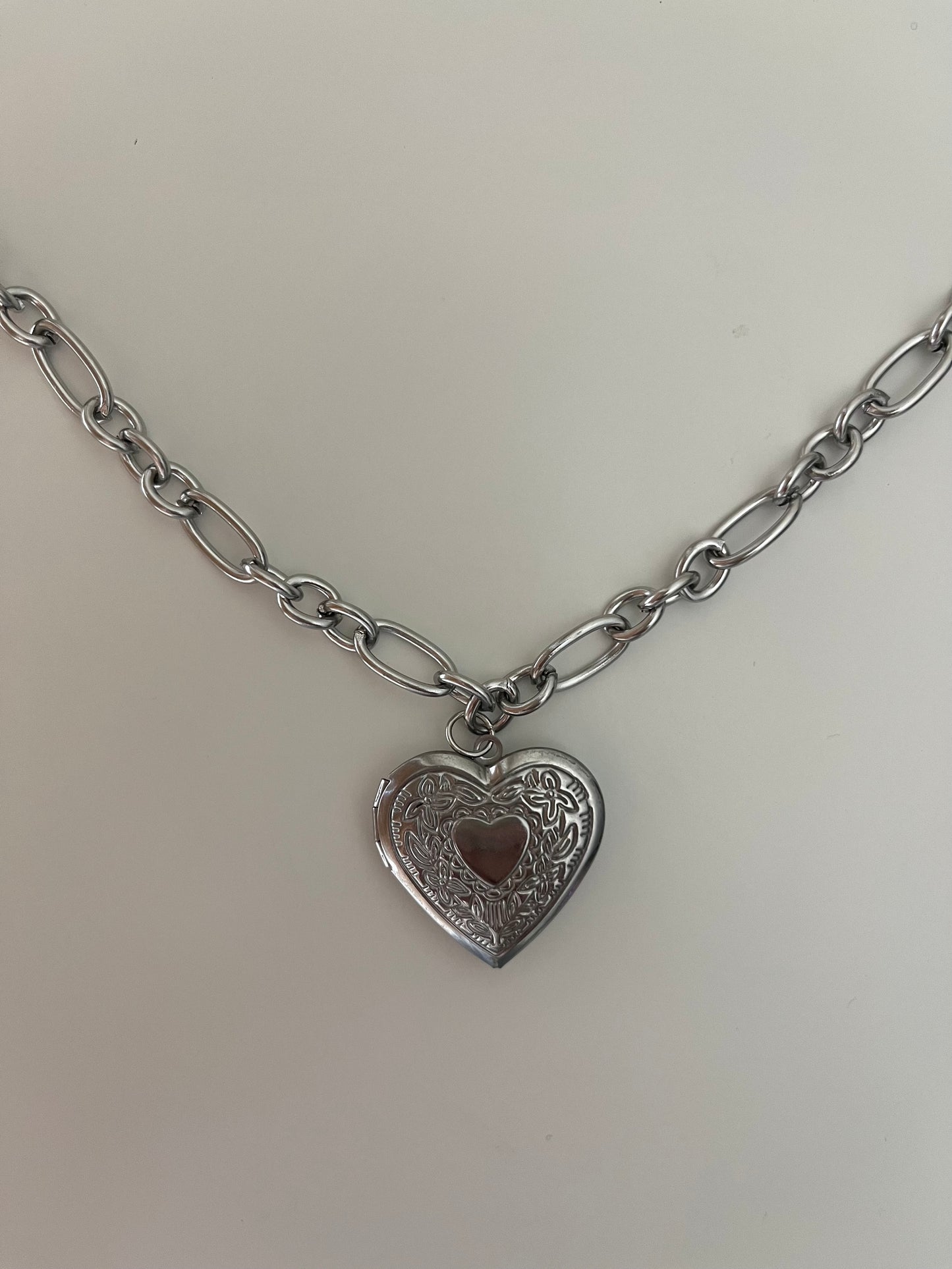 HEART LOCKET NECKLACE