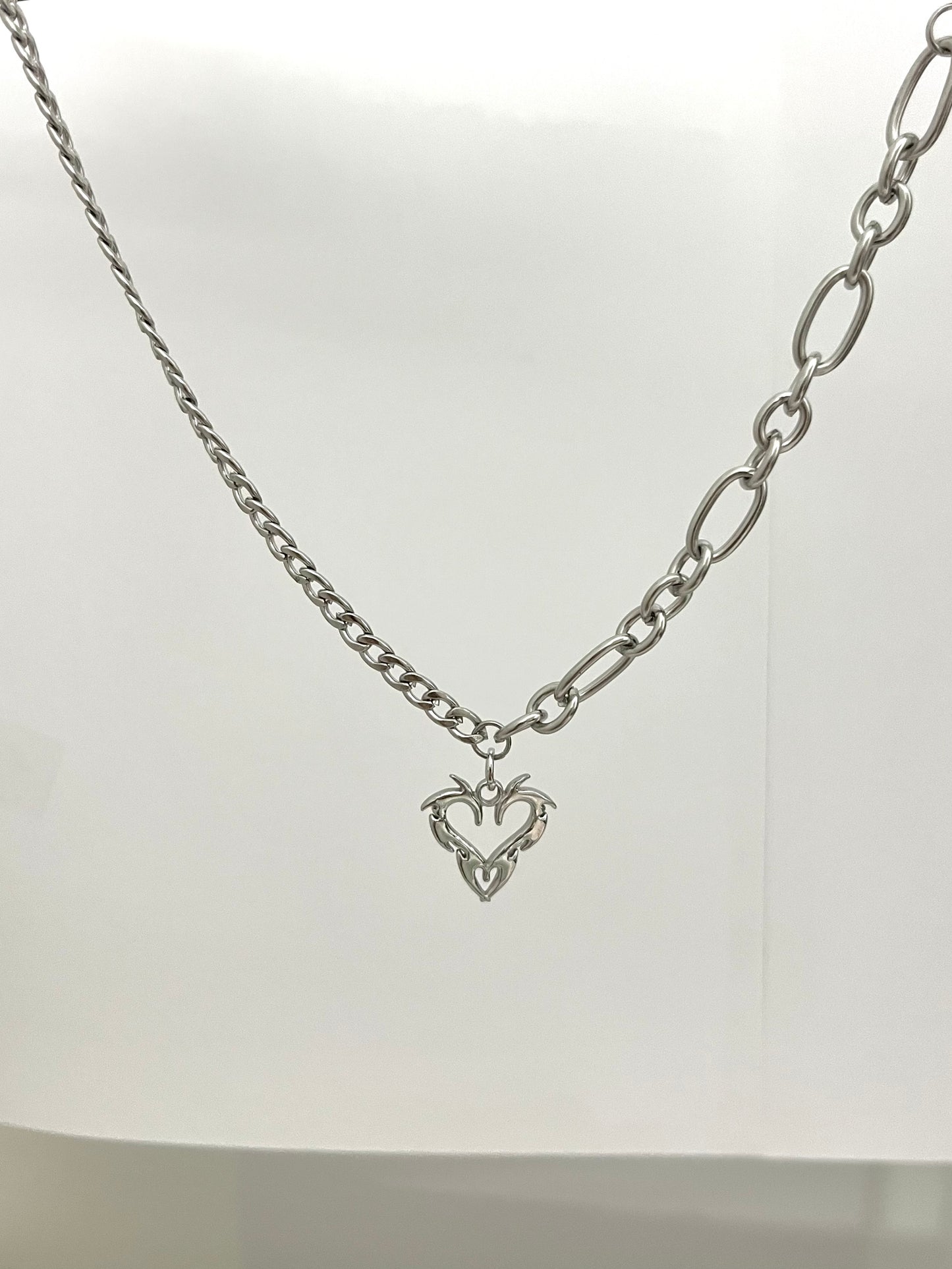 ASYMMETRIC NECKLACE