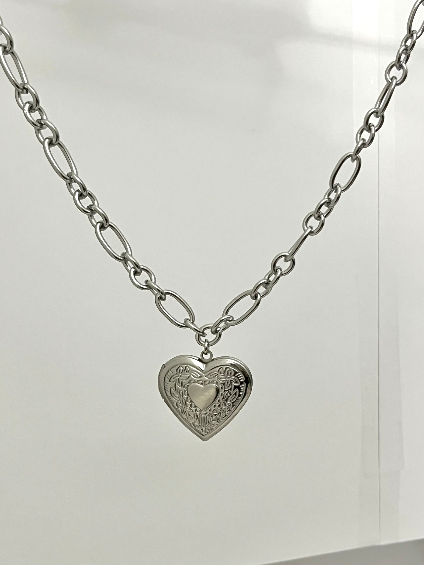 HEART LOCKET NECKLACE