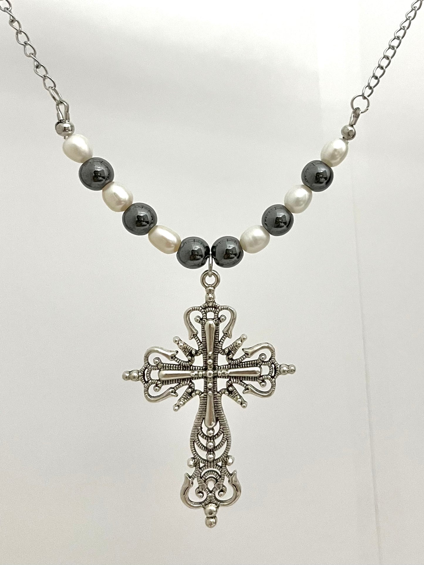 VINTAGE STYLE CROSS NECKLACE