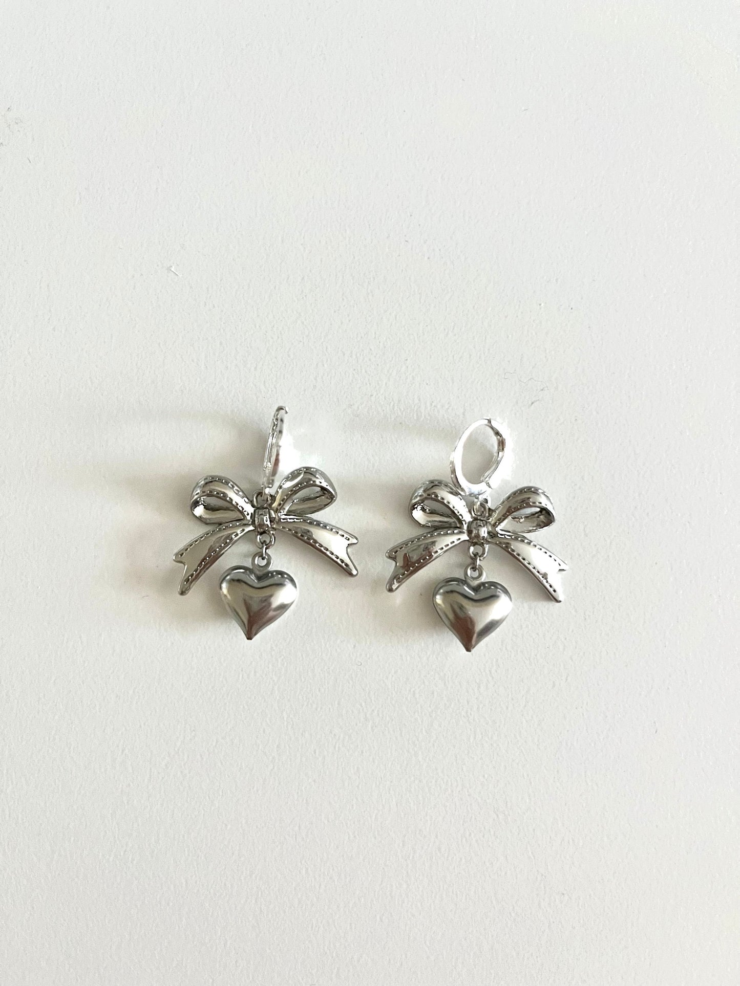 SILVER COQUETTE EARRING