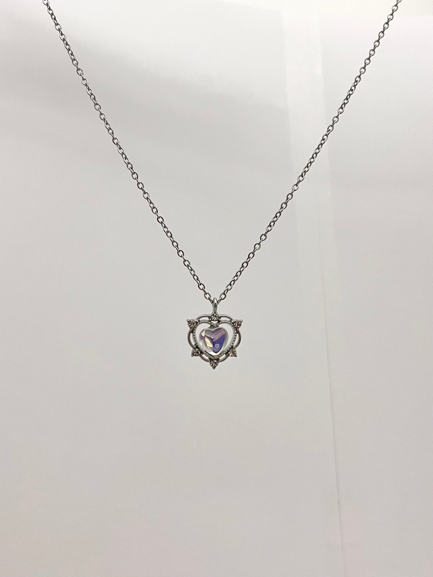 IRIDESCENT HEART NECKLACE