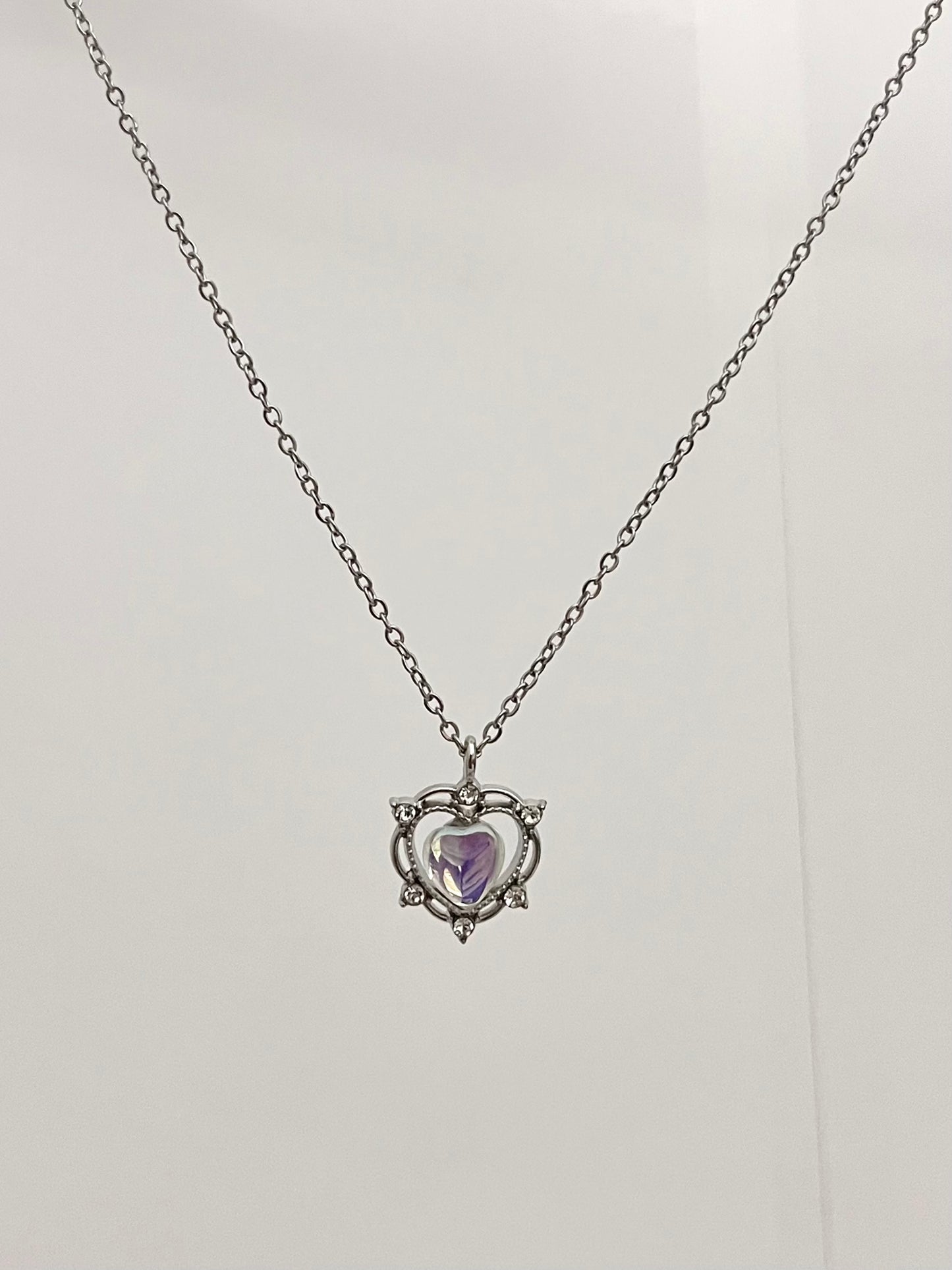 IRIDESCENT HEART NECKLACE