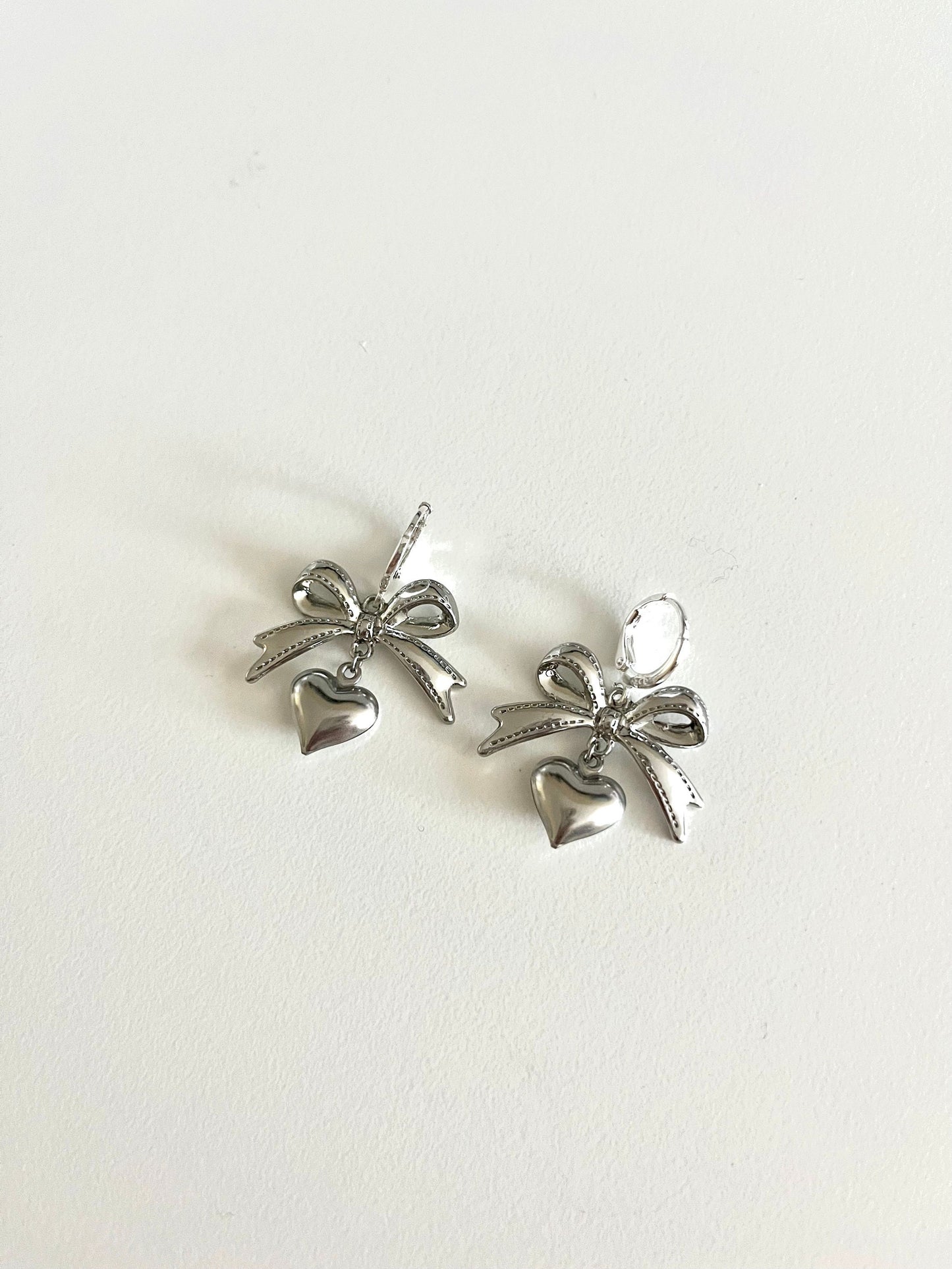 SILVER COQUETTE EARRING