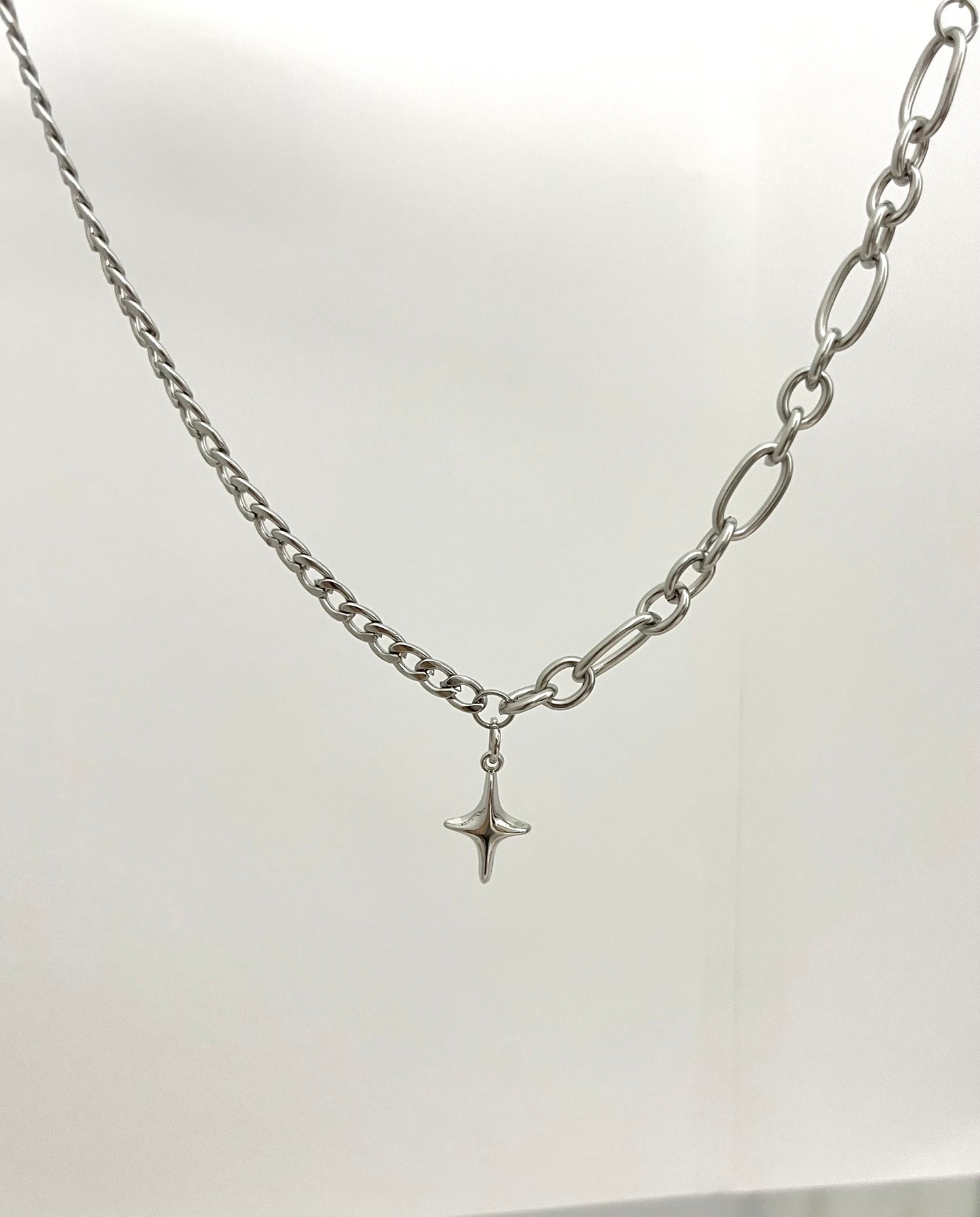 ASYMMETRIC NECKLACE