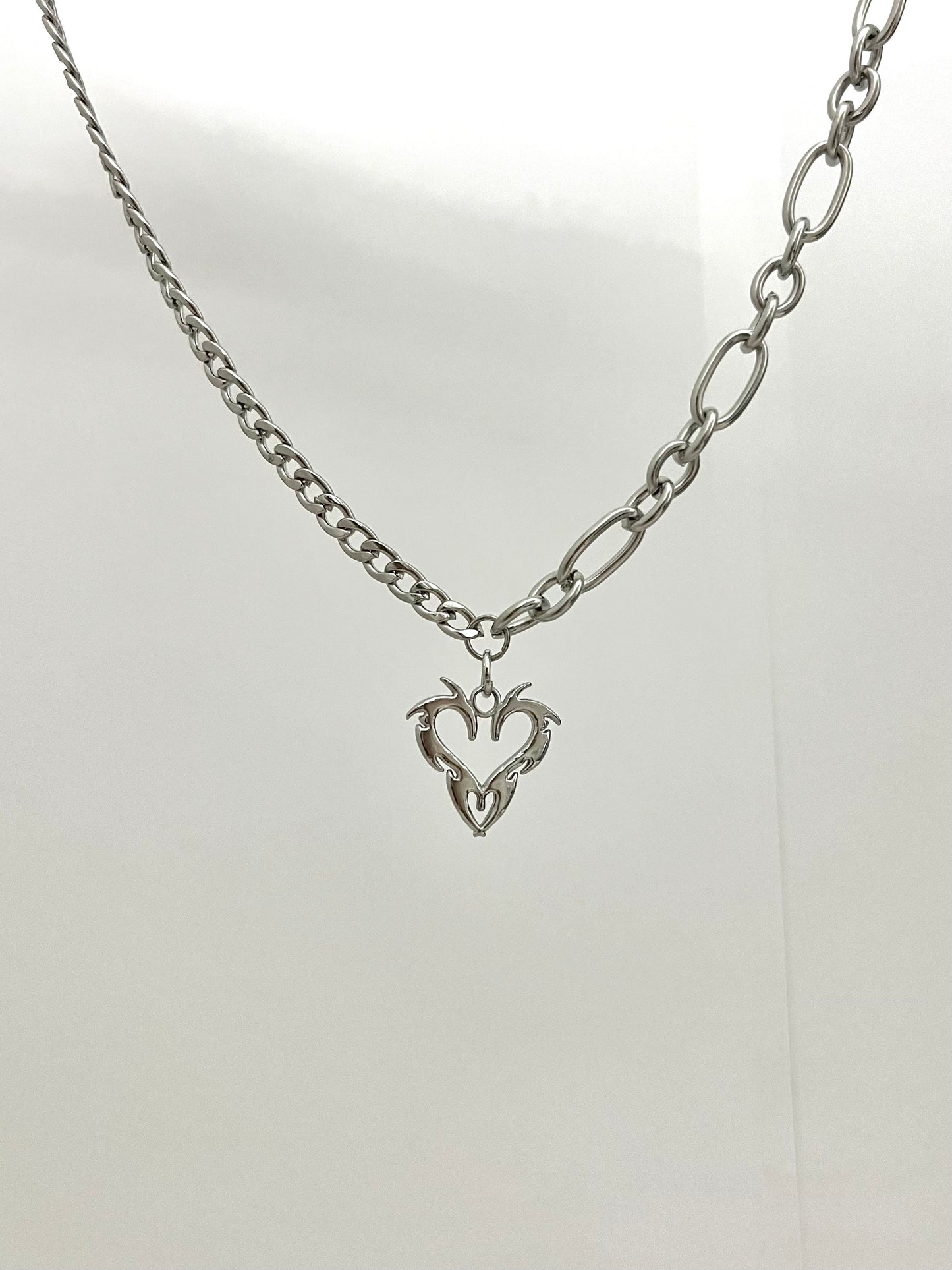 ASYMMETRIC NECKLACE