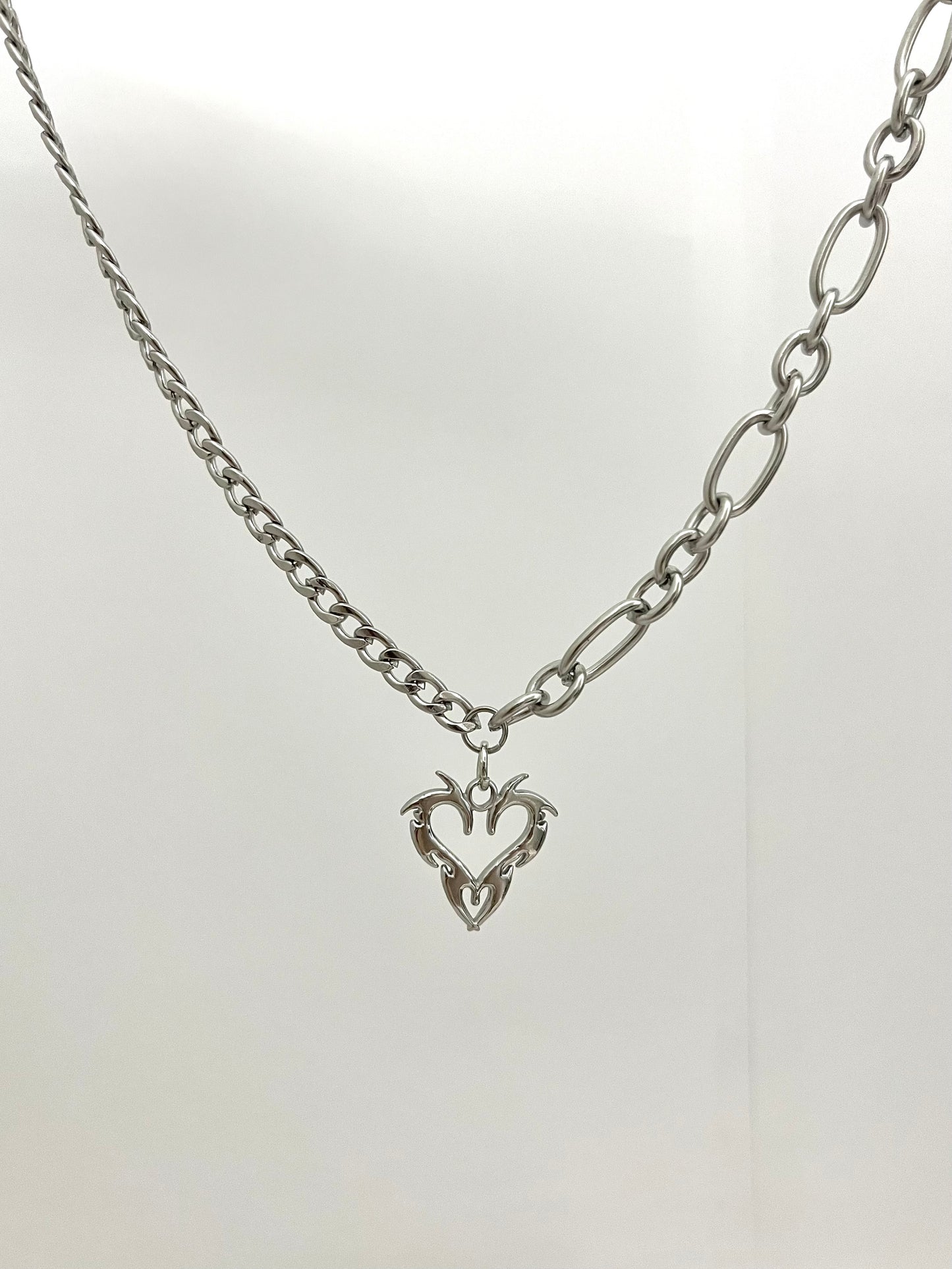 ASYMMETRIC NECKLACE