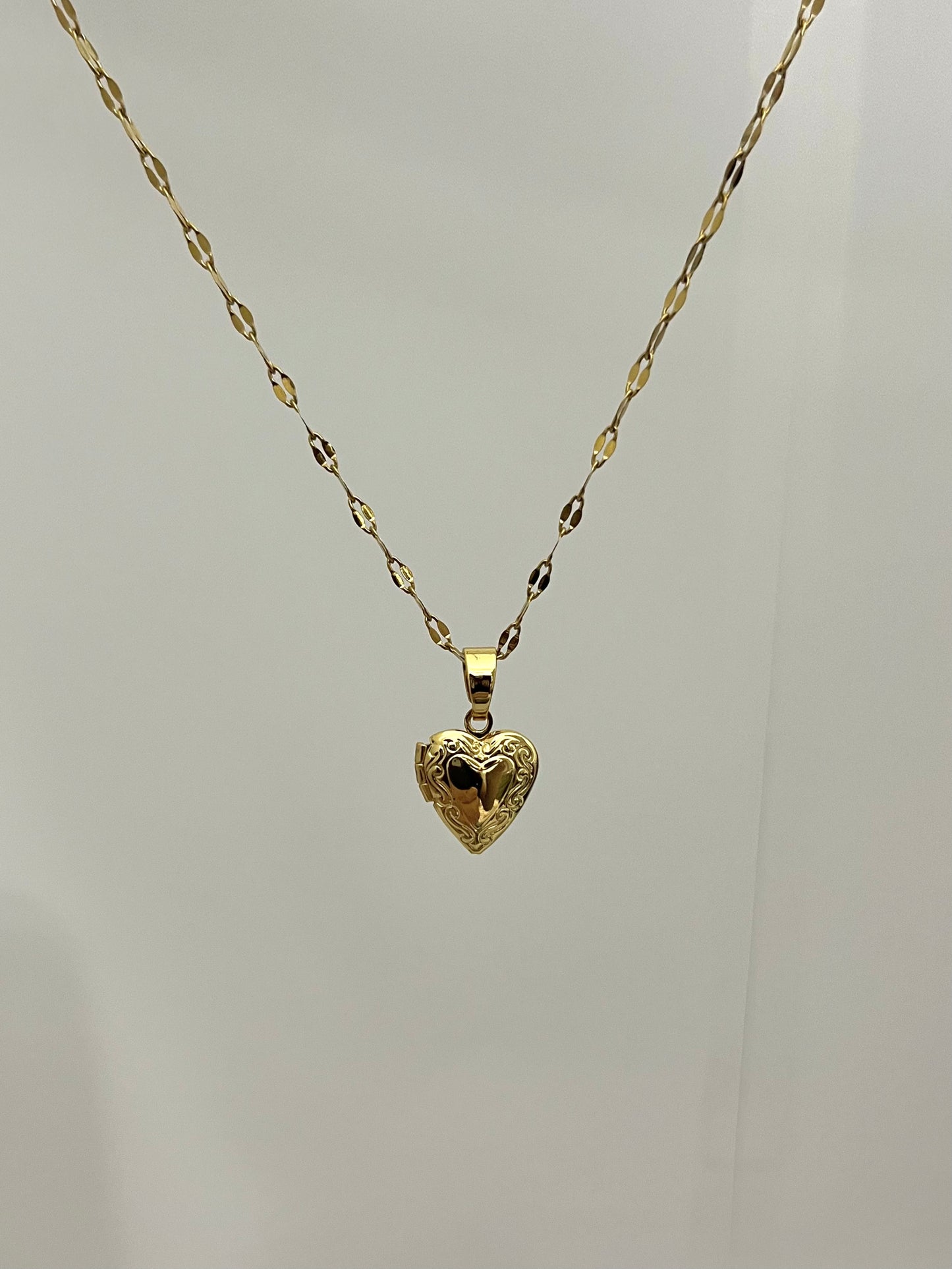 MINI GOLD LOCKET NECKLACE