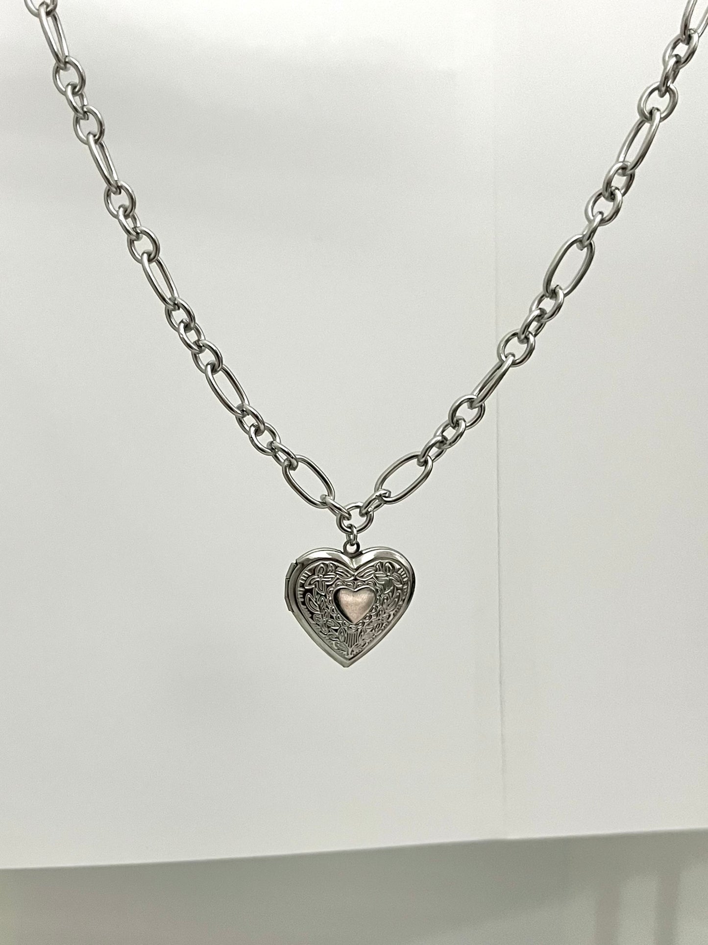 HEART LOCKET NECKLACE