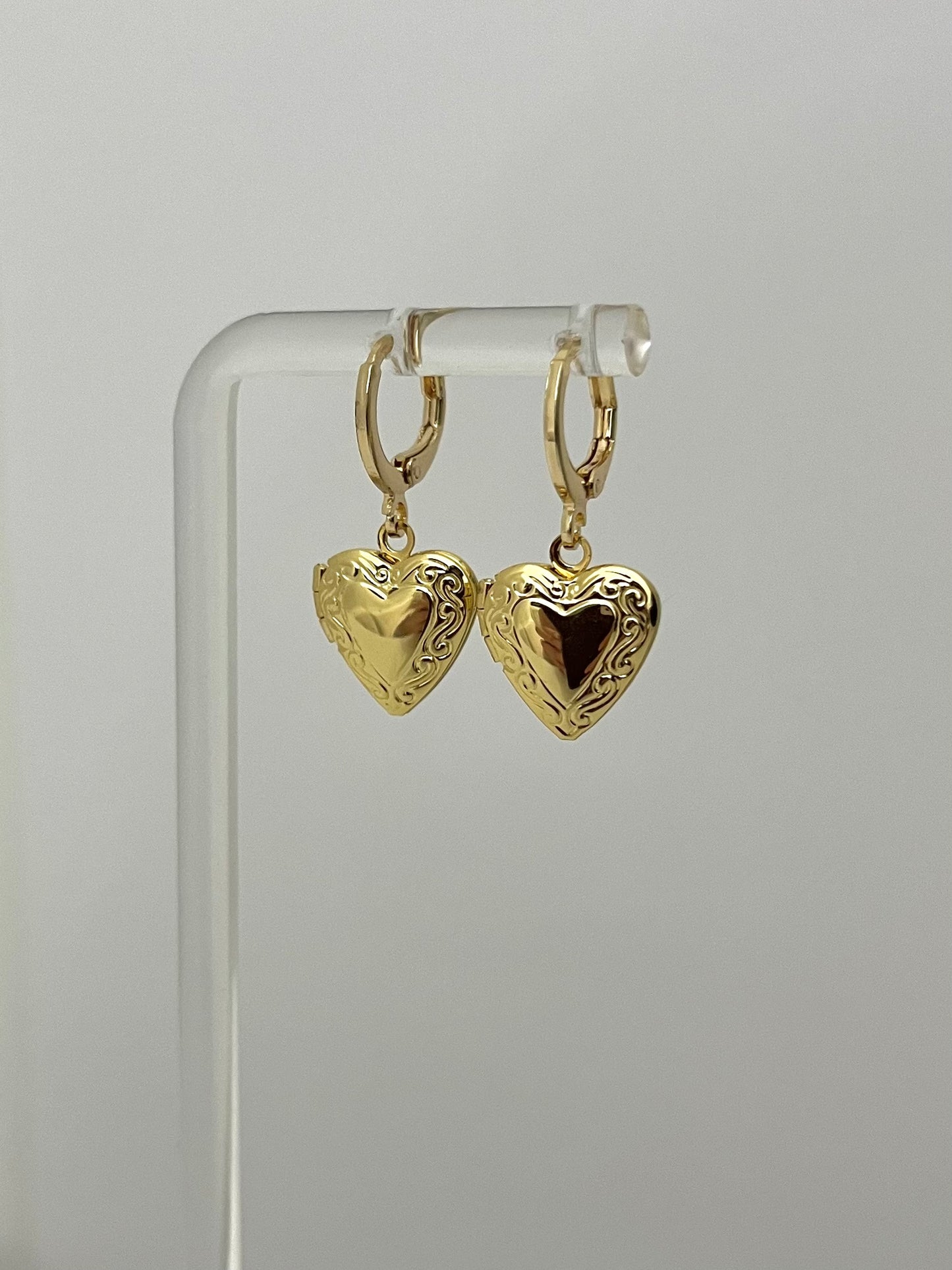 VINTAGE STYLE GOLD LOCKET EARRING