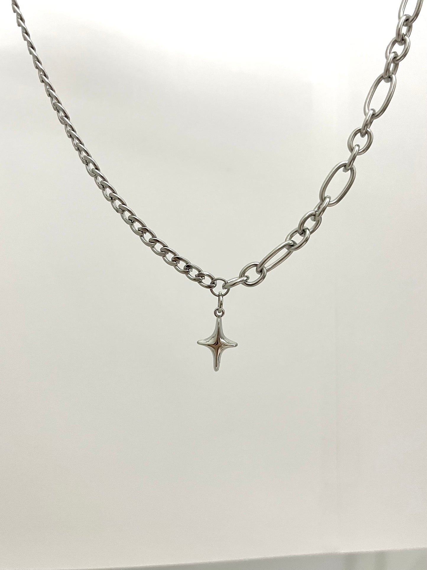 ASYMMETRIC NECKLACE