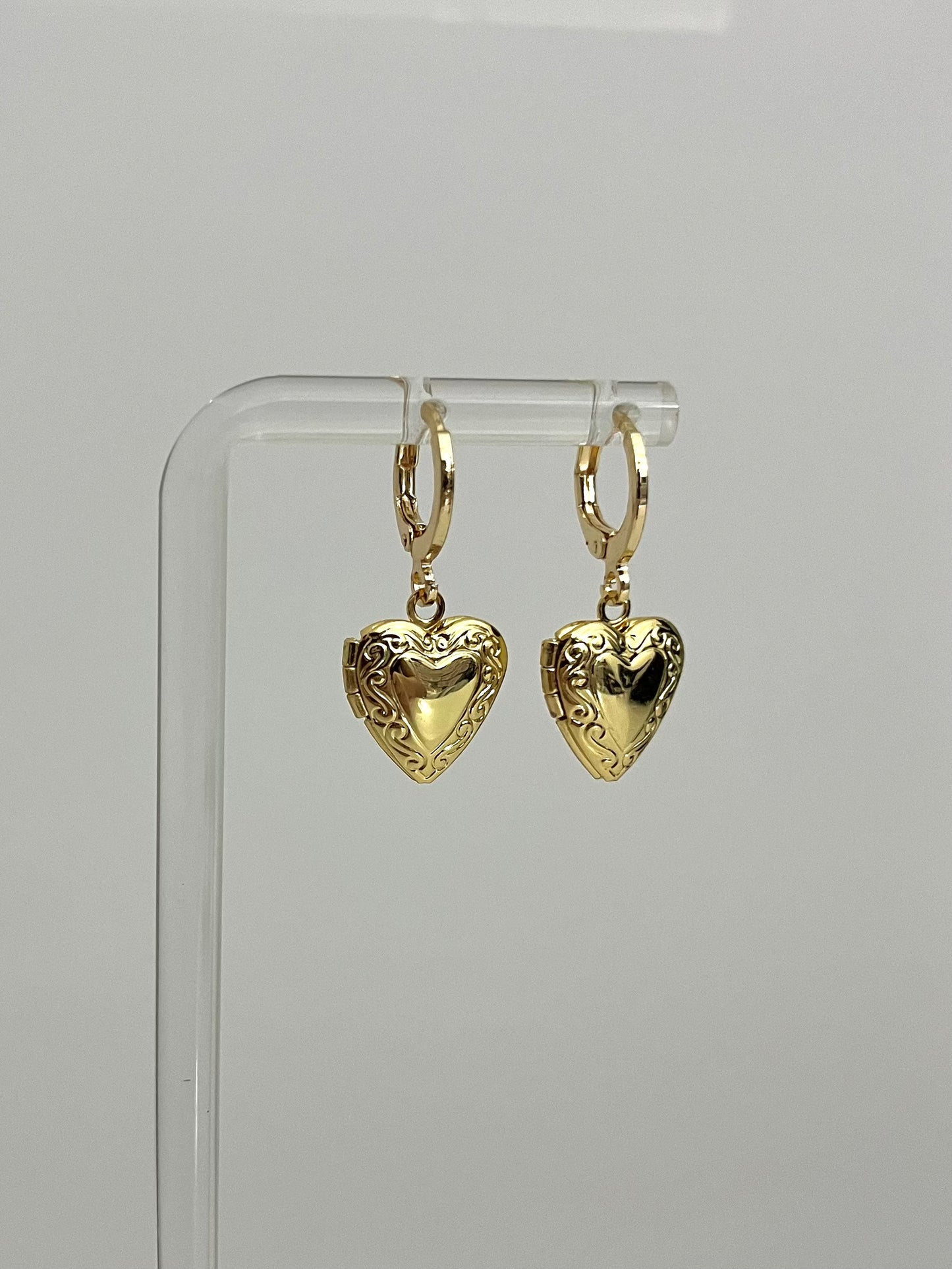 VINTAGE STYLE GOLD LOCKET EARRING