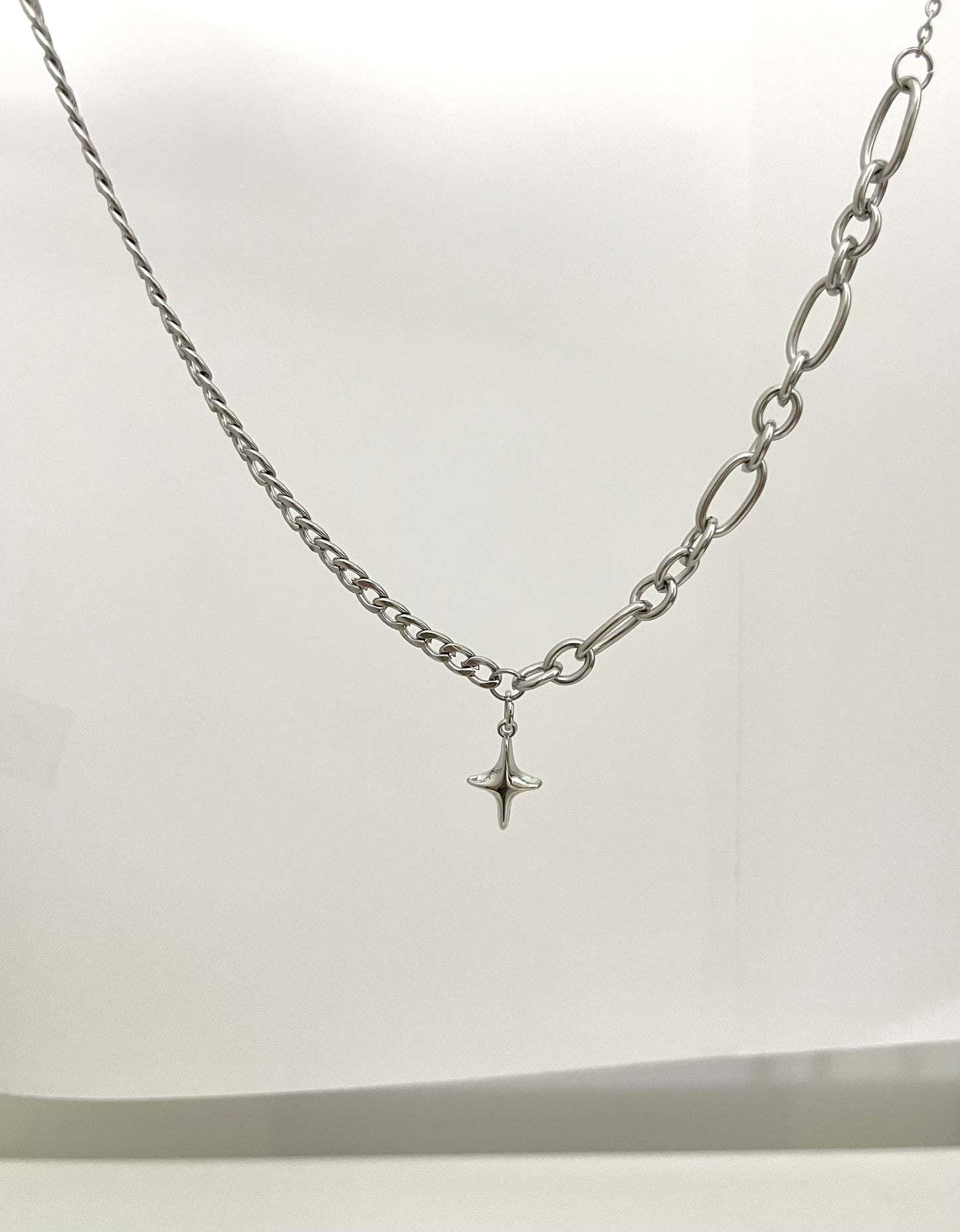 ASYMMETRIC NECKLACE