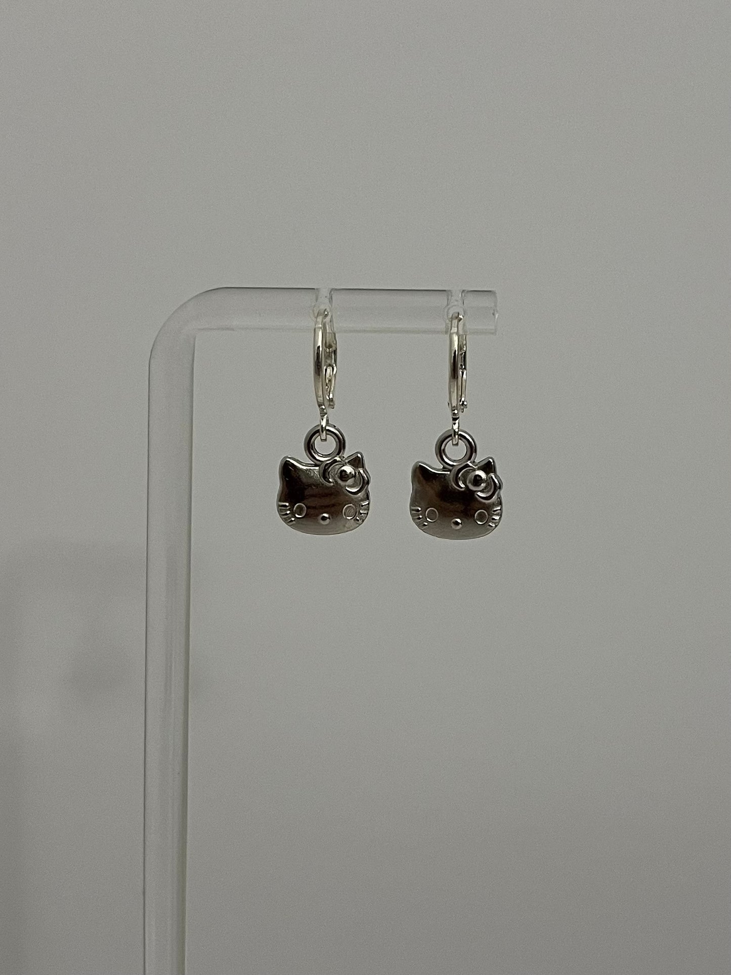 HELLO KITTY EARRING