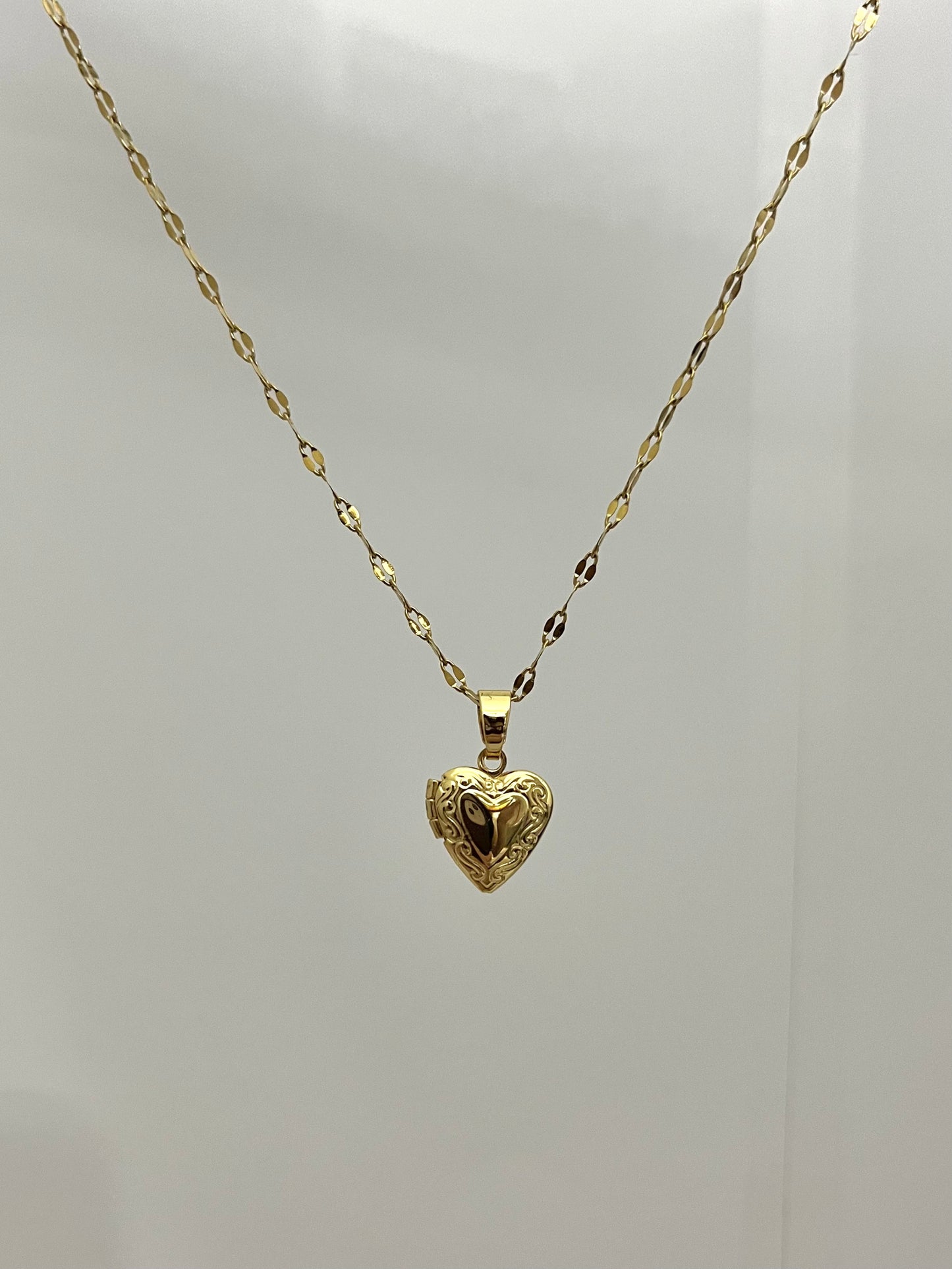 MINI GOLD LOCKET NECKLACE