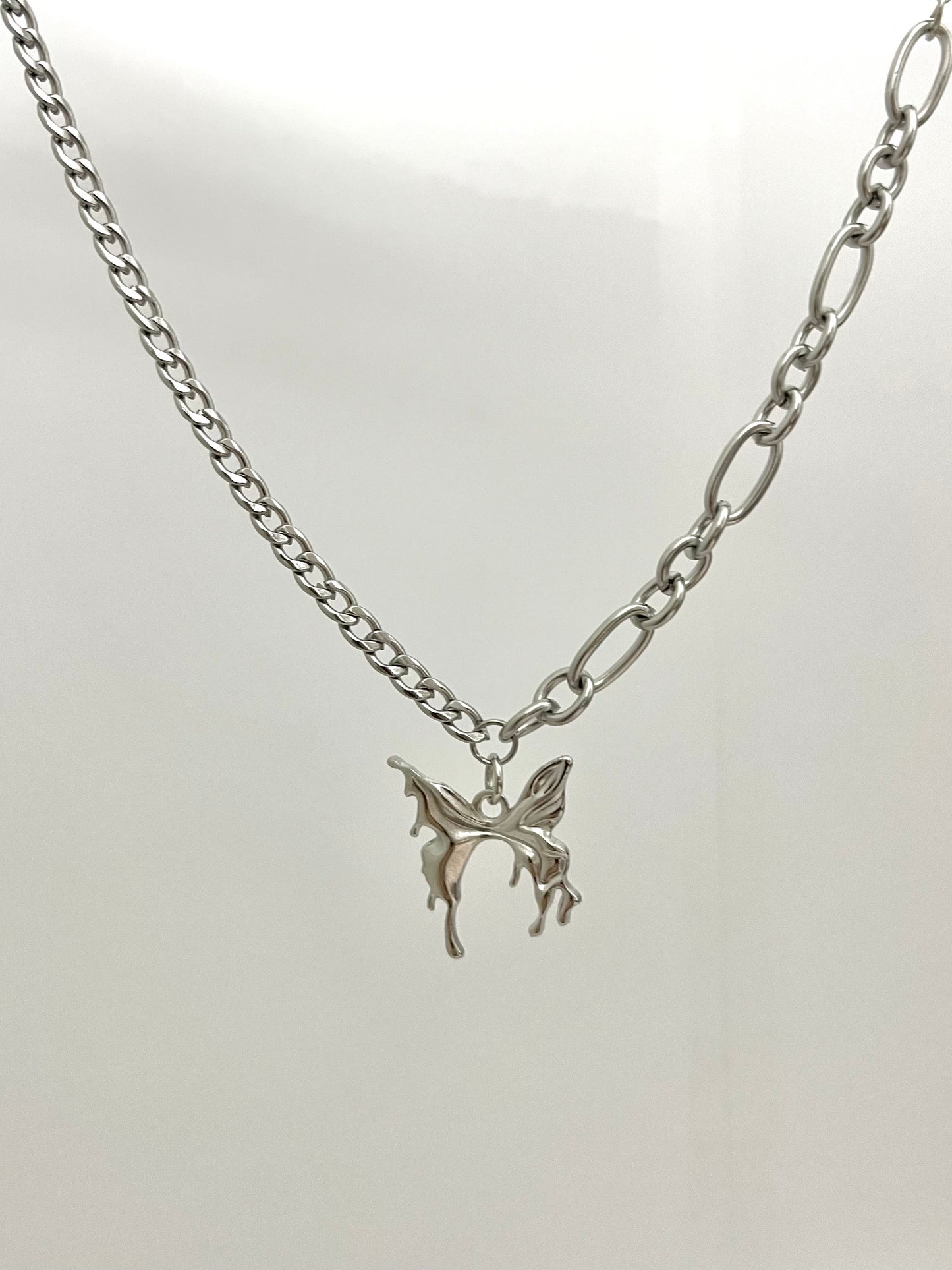 ASYMMETRIC NECKLACE