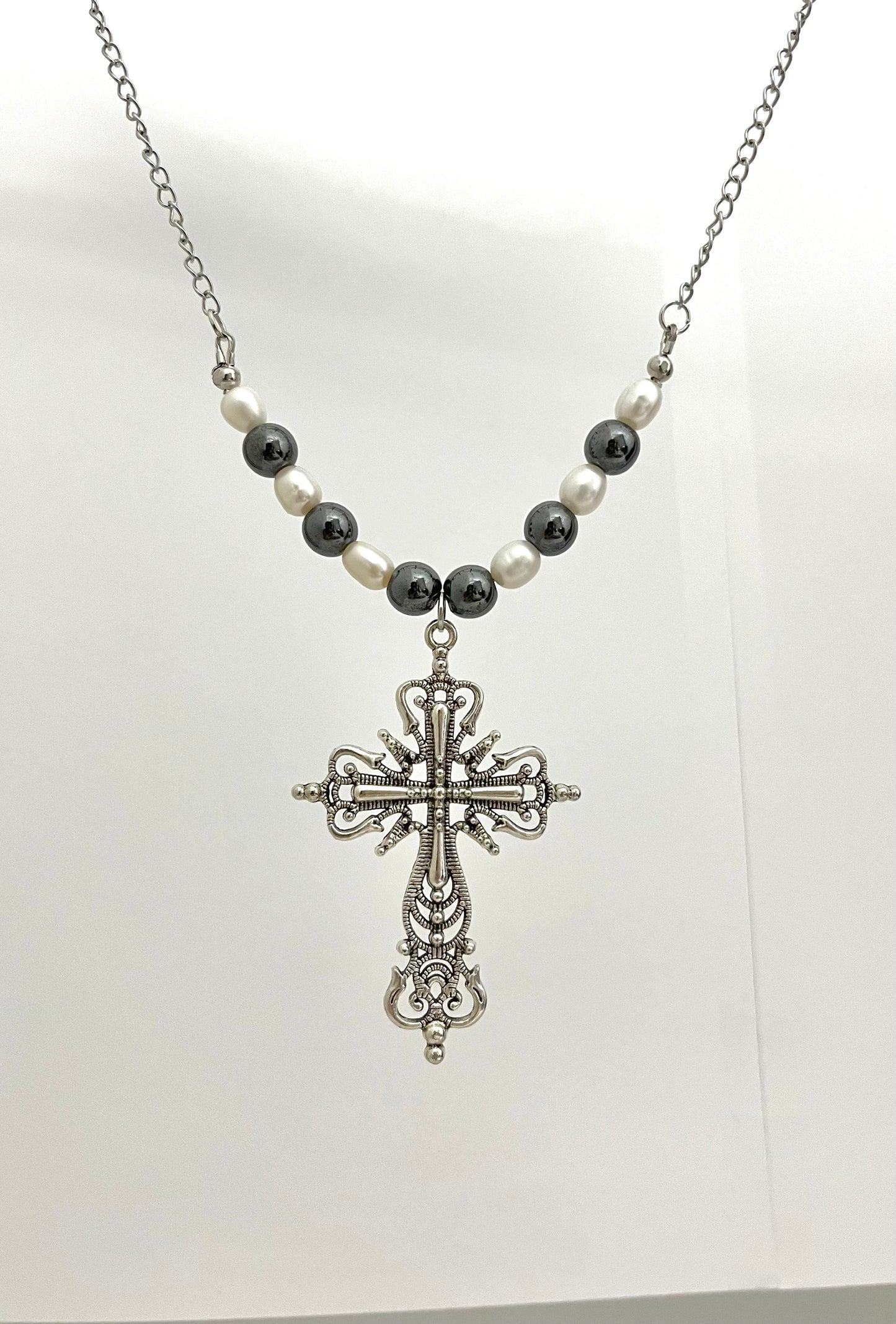 VINTAGE STYLE CROSS NECKLACE