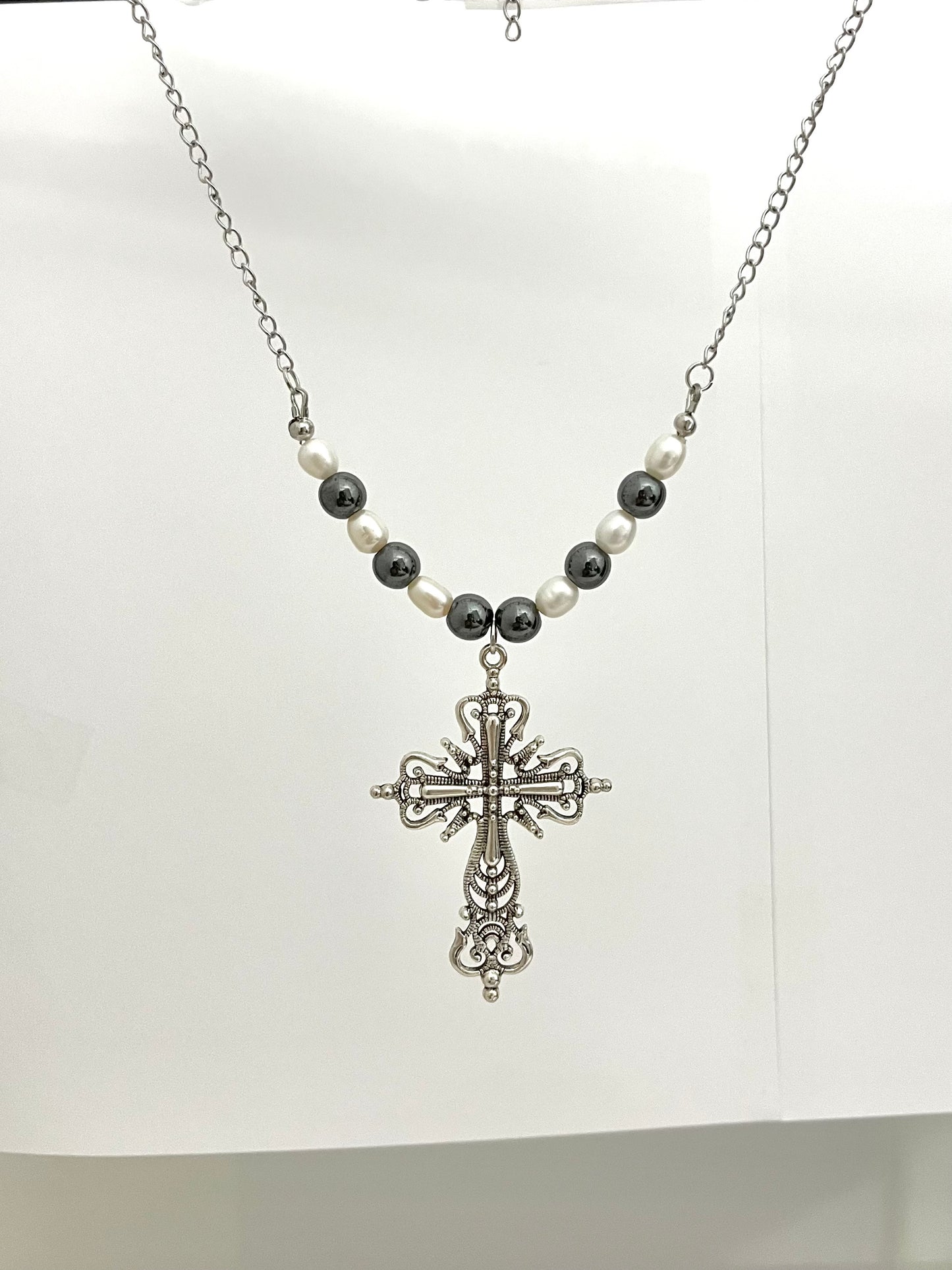 VINTAGE STYLE CROSS NECKLACE