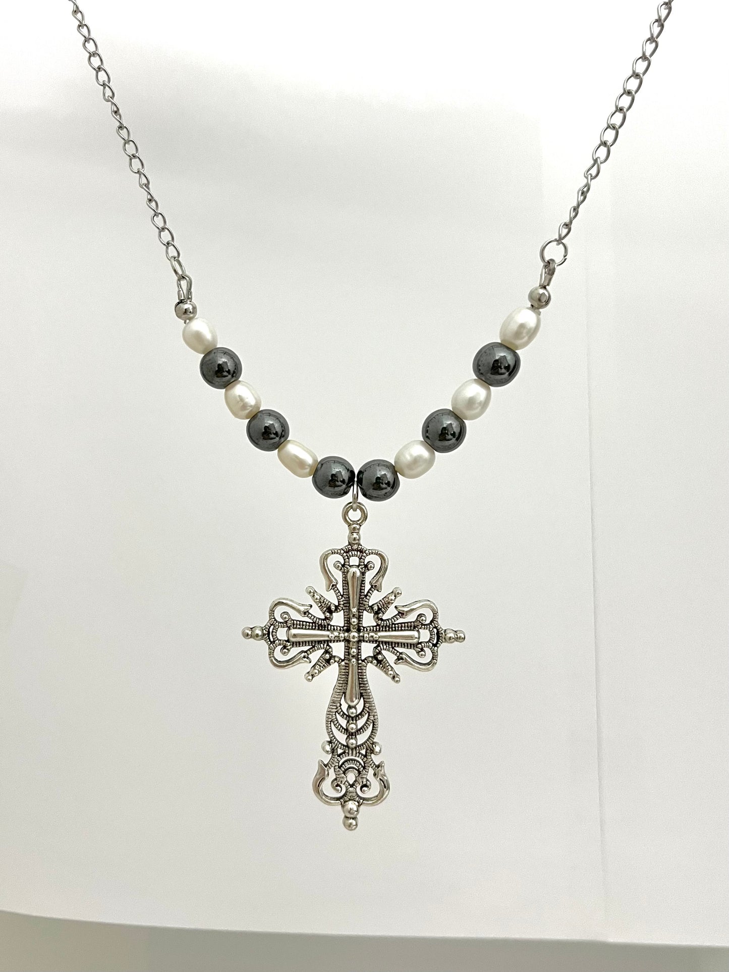 VINTAGE STYLE CROSS NECKLACE