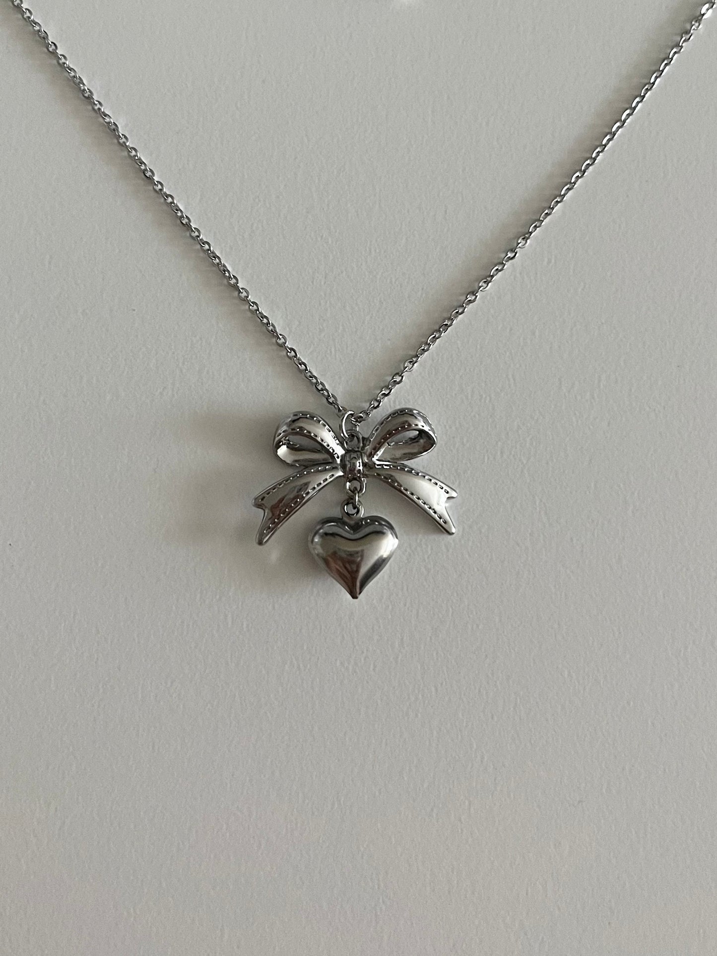 SILVER COQUETTE NECKLACE