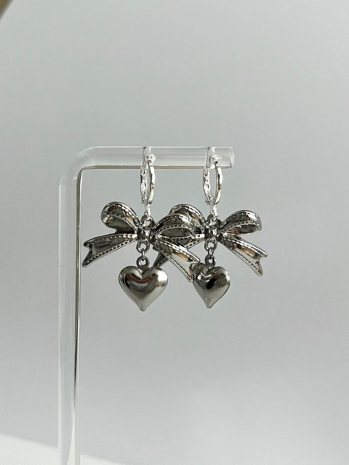 SILVER COQUETTE EARRING